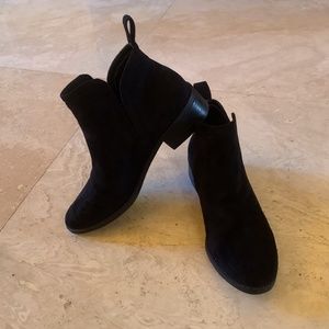 Steve Madden Black Suede Boots